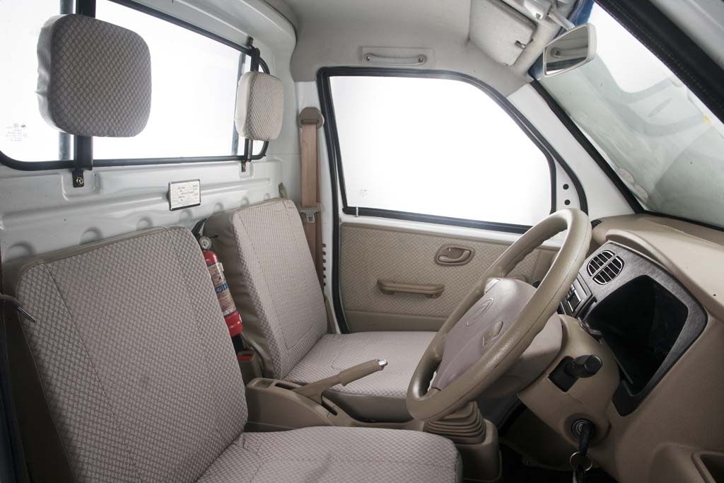 mini-truck-interior-07
