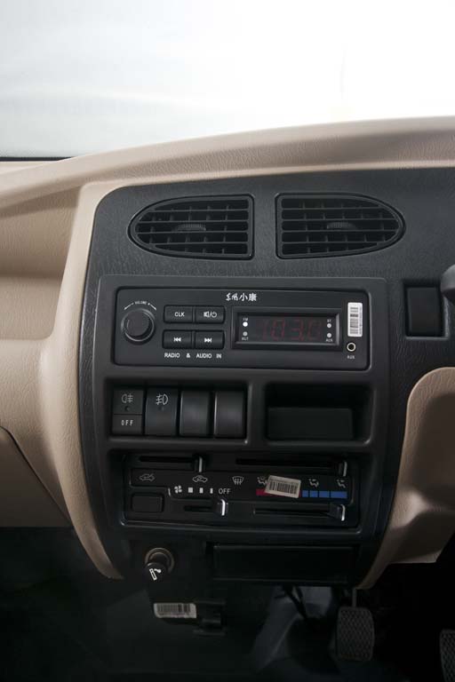 mini-truck-interior-08