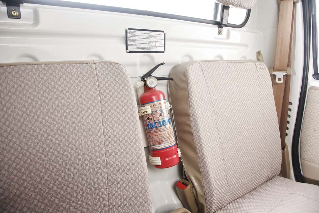 mini-truck-interior-09